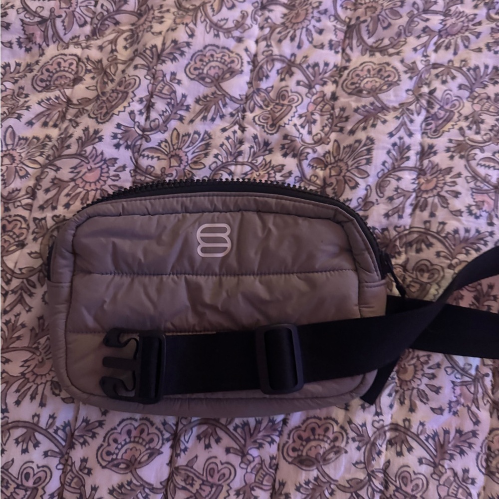 Aritzia super puff fanny pack